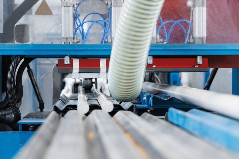 Detailaufnahme eines Schlauchsystems in industrieller Anlage Detailaufnahme eines Schlauchsystems in industrieller Anlage